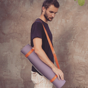 Sangle de yoga en cuir pour sports de plein air et corde de rangement, sangle de transport portable pour yoga avec logo personnalisé. - Product Image 1