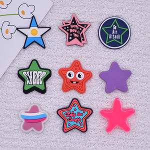 Accessoires de chaussures en PVC en forme d'étoile à cinq branches de dessin animé en gros, décoration amusante, <span class=keywords><strong>porte</strong></span>-<span class=keywords><strong>badge</strong></span> en caoutchouc souple - Product Image 3