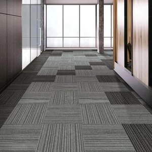 Dalles de moquette insonorisées en polypropylène pour bureaux, bâtiments commerciaux, salles de réunion – Fabrication sur mesure de dalles de moquette à motifs - Product Image 1