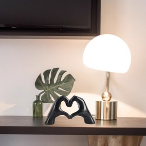 Design moderno amore dito moderno statua con le mani del cuore gesto oro scultura in resina artigianato per la decorazione della casa ornamento - Product Image 4