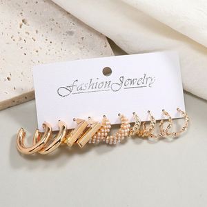 Pendientes en Forma de C Estilo Europeo Americano, Venta al por Mayor, Juego de 5 Piezas de Perlas Retro, Diseño Creativo de Aro, Estilo Clásico para Regalo - Product Image 1