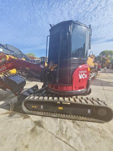 Excavatrice compacte sur chenilles en caoutchouc YANMAR VIO55 de 5,5 tonnes avec moteur, pompe, marteau brise-roche, tarière et grappin – Excavatrice Yanmar VIO55 d'occasion - Product Image 3