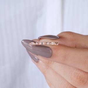 Anillo de Oro Rosa con Diamantes Corte Baguette para Mujer, Elegante para Bodas, Aniversarios, Fiestas, Joyería Fina, Regalo - Product Image 4