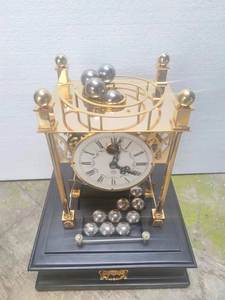 นาฬิ<span class=keywords><strong>กา</strong></span>ตั้งโต๊ะแบบกลไกทองเหลืองชุบทอง 24K ลอกแบบโบราณฝรั่งเศสศตวรรษที่ 18 พร้อมลูก<span class=keywords><strong>บอล</strong></span>ตกด้วยแรงโน้มถ่วงสำหรับตกแต่งบ้าน - Product Image 6