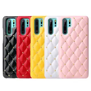 Lujosa carcasa de PU con remaches para mujer, diseño de huawei p30