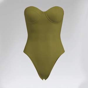 Eleva tu guardarropa de playa con un traje de baño bandeau push-up con escote en forma de corazón personalizado de primera calidad para un efecto moldeador definitivo. - Product Image 1