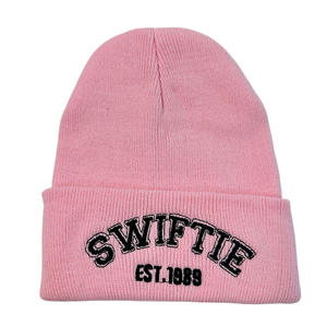 Nouveau bonnet en tricot rose, violet, gris, noir, pour femme, printemps, automne, hiver, populaire, <span class=keywords><strong>mode</strong></span> féminine, cadeau pour les fans <span class=keywords><strong>de</strong></span> Swiftie 1989, pour <span class=keywords><strong>concert</strong></span> - Product Image 3