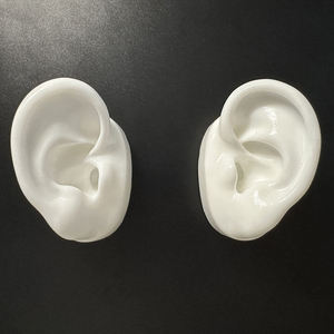 Modelo de oído de silicona suave y flexible HappyHearing para exhibición - Product Image 1