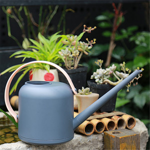 Arrosoir en plastique gris rose bleu blanc durable pour cour, balcon, terrasse, jardinage domestique - Product Image 1