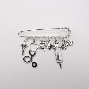 Broche de Enfermeira Personalizado com Strass Médico <span class=keywords><strong>DIY</strong></span>, Broche de Seringa e Estetoscópio, Broche de Enfermeira e Médico com Charme - Product Image 5