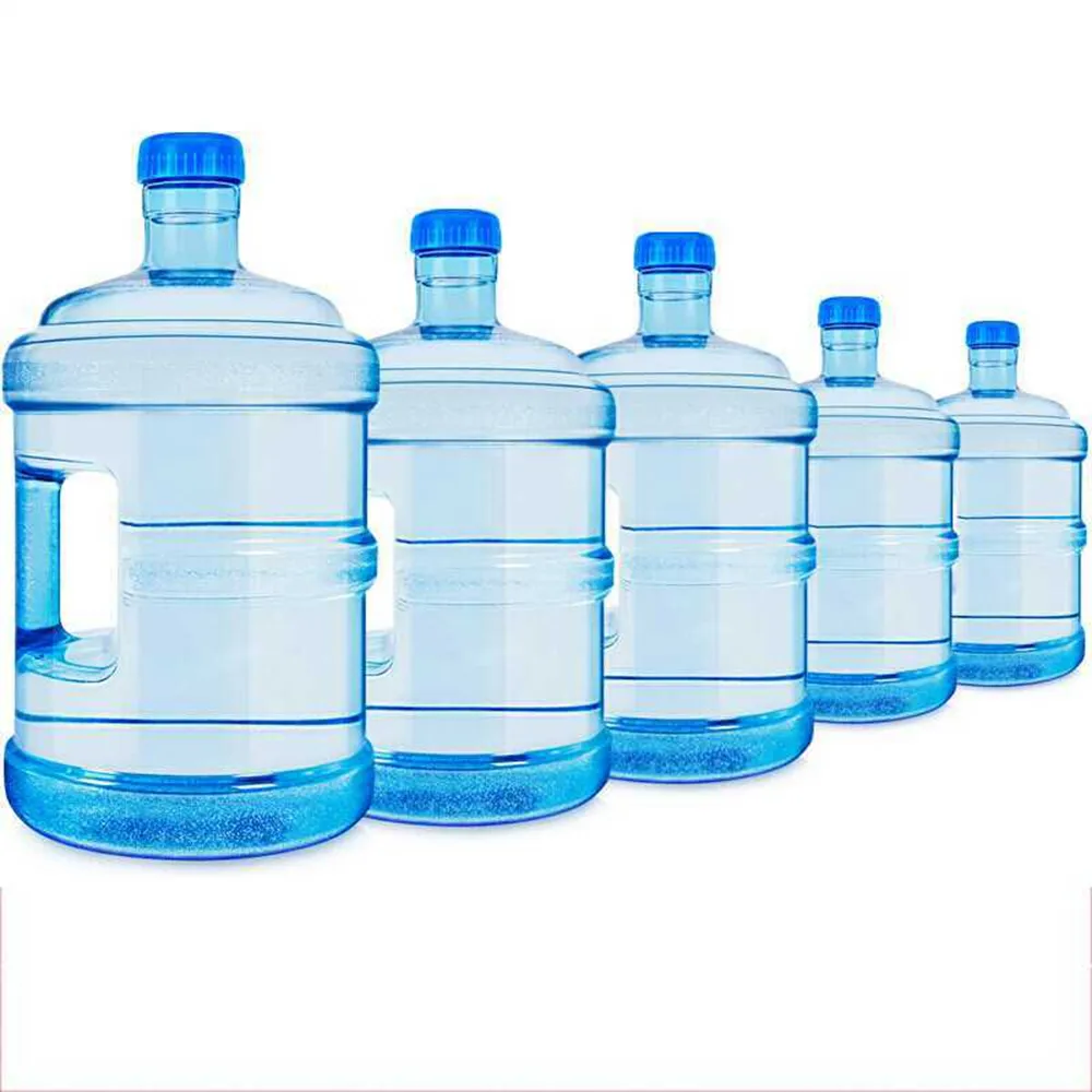 للبيع بالجملة من المصنع في الصين زجاجة ماء بلاستيكية كبيرة سعة 5 جالون بسعة 20 لترًا و18.9 لترًا و19 لترًا و20 لترًا مزودة بيد مسك