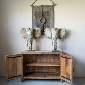 Meuble TV rustique en bois de récupération, console de rangement à deux portes, meuble de divertissement vintage style ferme, fait main - Product Image 2