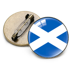 Broche rétro drapeau écossais, épinglette, broche pays du monde, cadeau fantaisie, souvenir pour voyageurs et amoureux, cadeau pour les fans de club de football, personnalisable - Product Image 1