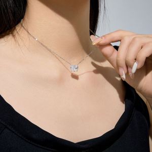 Collier Dylam au design adorable et mignon, en argent fin 925 plaqué rhodium et or 18 carats, avec chaîne à maillons et pendentif chat nœud papillon miniature en zircone 5A - Product Image 4