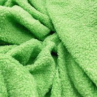 Offre Spéciale vente en gros à poils courts fausse fourrure Shaggy bouclés en peluche Sherpa berbère polaire tissu pour veste manteau vêtement