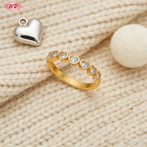Anillo Apilable de Latón Chapado en Oro de 18K con Gema de Corazón y Circonita Creada en Laboratorio para Mujer, Ideal para Uso Diario - Product Image 2