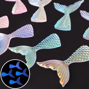 Novedad: Cabujón de resina con forma de cola de sirena luminosa con revestimiento AB para manualidades DIY, álbumes de recortes y accesorios para el cabello. - Product Image 3