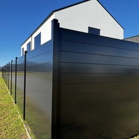 Clôture de jardin moderne en aluminium noir à lattes horizontales, panneaux de clôture extérieure pour villa, clôture métallique de sécurité OEM ODM pour maisons