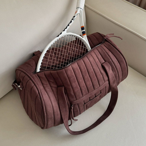 Borsa <span class=keywords><strong>da</strong></span> <span class=keywords><strong>Viaggio</strong></span> Grande in Camoscio Personalizzabile <span class=keywords><strong>con</strong></span> Logo, Borsone Sportivo <span class=keywords><strong>da</strong></span> Palestra, Borsa a Tracolla per Weekend e Vacanze <span class=keywords><strong>con</strong></span> Cinghia a Tracolla - Product Image 1