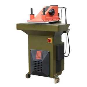 Presse à découper le cuir hydraulique à bras oscillant SE20 20T reconditionnée pour la fabrication de chaussures et la production de cuir - Product Image 1