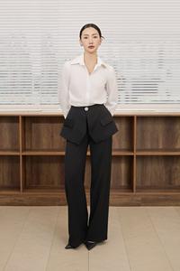 Pantalones KQ78 de Sarga (Mezcla de Poliéster (Poliéster + Elastano) con Ribete de Poliéster, Diseño KISS en la Parte Delantera, Abertura Lateral y Botones Decorativos - Product Image 2