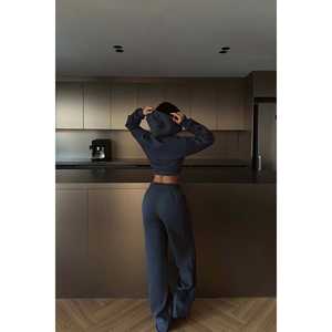 Ensemble de survêtement gris fumé à capuche et fermeture éclair, confortable, coupe-vent, respirant, conçu sur mesure pour le jogging hivernal, grande taille XXL, avec logo - Product Image 1