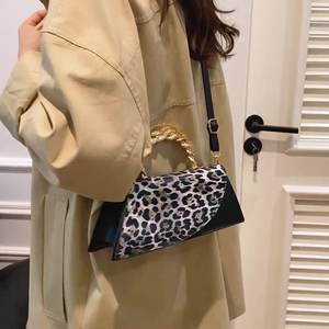 Sac carré rétro européen et américain, sac bandoulière tendance à imprimé léopard, sac à main en cuir PU - Product Image 2