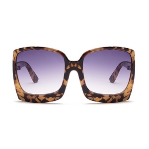 Lunettes de soleil carrées surdimensionnées pour femmes, design tendance, verres dégradés tortue rétro moderne, protection UV400, 2024 - Product Image 1