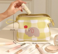 Pochette de maquillage à imprimé de dessin animé mignon, fermeture éclair, grande capacité, portable, sac de rangement pour cosmétiques et articles de toilette, organiseur de maquillage pour femmes