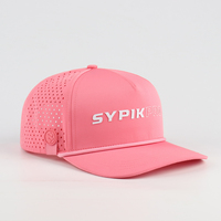 Gorra de Golf de 5 Paneles con Orificios de Ventilación, Impermeable, 100% Poliéster, Personalizada con Impresión de Goma en la Parte Delantera y Logotipo Bordado en la Parte Trasera