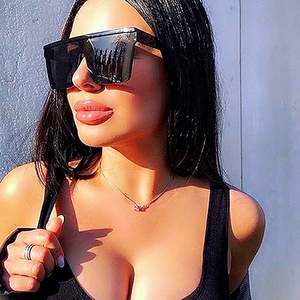 Gafas de Sol de Moda 2025 para Mujer y Hombre, con Espejo, Protección UV400, Parte Superior Plana, Lentes Degradadas con Remaches, Montura Grande Cuadrada - Product Image 2