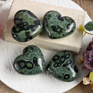 Venta al por mayor de piedras de jaspe Kambaba en forma de corazón, talladas en cristal natural pulido, para regalo. - Product Image 5