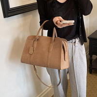 Fournisseur de sacs à main en suède grande capacité en gros, sac fourre-tout minimaliste personnalisé pour femme avec faible MOQ de 20 pour l'approvisionnement professionnel