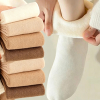 Chaussettes d'hiver chaudes en gros, chaussettes de sol rayées, chaussettes épaisses doublées polaire pour femmes