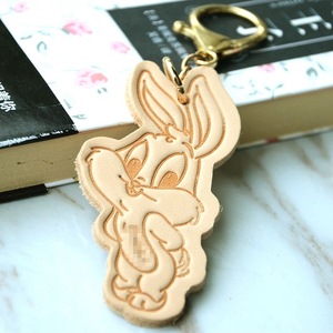 Llavero de Cuero con Diseño de Pez – Colgante de Piel de Vaca Genuina con Dibujos Animados, Grabado de Logotipo Personalizado Disponible - Product Image 2