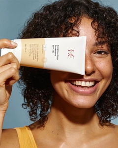 Loción de protección solar SPF50 resistente al agua Natural de etiqueta privada para el cuidado de la piel loción de alta protección solar para pieles sensibles - Product Image 3