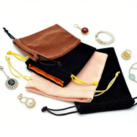 Pochette cadeau en velours suédé personnalisée avec cordon de serrage et logo