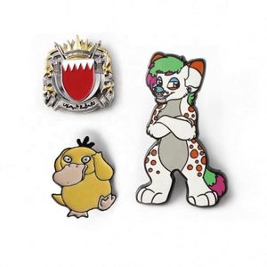 Machine de fabrication de badges émaillés à prix abordable, haute qualité, vente en gros d'usine, découpe, impression, plaqué or, motif animal mignon de dessin animé - Product Image 1