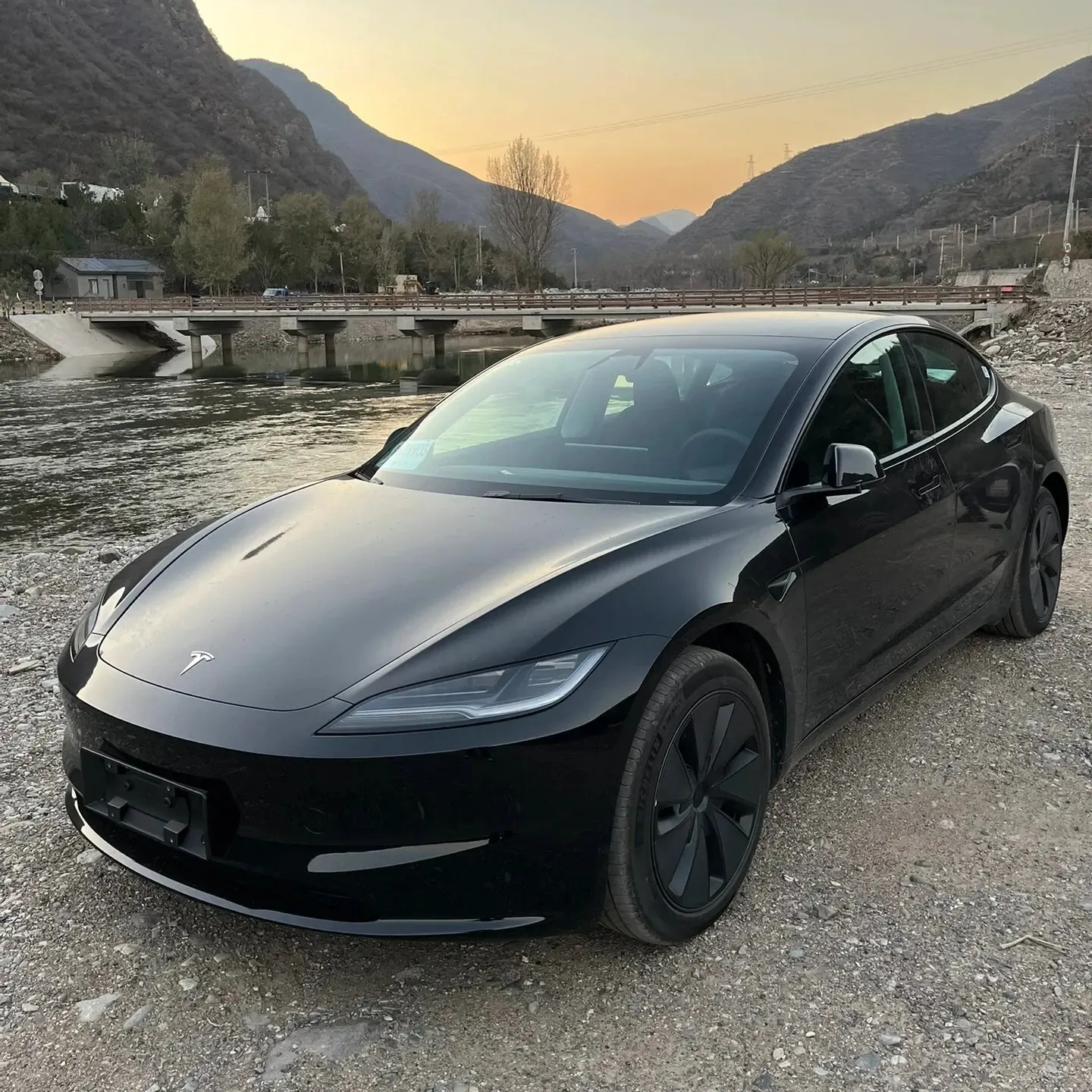 Coche eléctrico puro Tesla Modelo 3 nuevo vehículo de energía tracción total y motores duales EV car