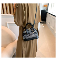 Vente en gros Sacs de créateur Sacs à main portables en cuir artificiel pour femmes Fashion Style Shell Bag Cross-boby Sacs Main Pour Femmes