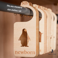 Nouveau-né à 24 mois bébé diviseurs de tissu en bois triant des cintres pour la taille de vêtements de placard de bébé