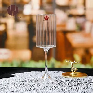2023 all'ingrosso elegante Bar della cucina nuziale Clear corno a forma di fondo costolato di grande capacità bicchiere di vino rosso