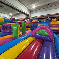 Structure Gonflable Durable Grande Capacité pour Enfants avec Kit de Réparation Complet pour Parc Commercial et Centre de Divertissement Intérieur