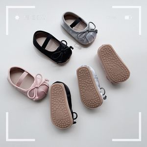 Nouvelles chaussures de marche souples pour bébés, style princesse coréenne, à enfiler pour filles, avec talon élastique anti-chute, vente en gros - Product Image 3