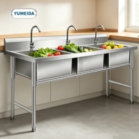 Évier de préparation industriel en acier inoxydable à trois bacs avec rebord biseauté anti-débordement pour cuisine centrale