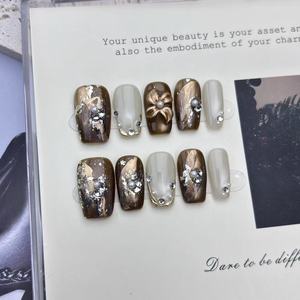Nuevo Producto Lanzado, <span class=keywords><strong>Uñas</strong></span> Postizas de Lujo con Diseño de Flor en Dorado y Azul Oscuro - Estilo de Alta Gama - Hechas a Mano - Product Image 3
