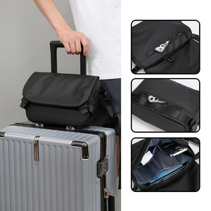 Vente en gros de sac à bandoulière de loisir imperméable à l'eau pour hommes - Product Image 3