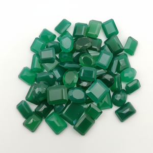 พลอยโอนิกซ์สีเขียวธรรมชาติตัดเป็นจำนวนมากทำเครื่องประดับหินคุณภาพสูงหินสีเขียว - Product Image 1