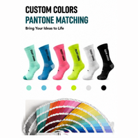 Usine de chaussettes personnalisées OEM ODM, faible MOQ, chaussettes de sport en nylon jacquard brodé pour la course, la gym, le cyclisme et les sports d'équipe