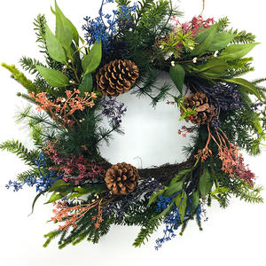 مجموعة زينة إكليل عيد الميلاد والتوت الأحمر الزهري الاصطناعي - Product Image 1